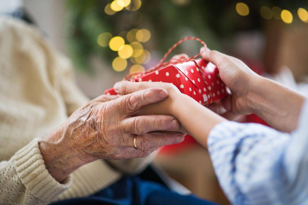 DPCM NATALE: VIETATE VISITE A GENITORI E PARENTI ANZIANI, SPOSTAMENTI SOLO NEL PROPRIO COMUNE