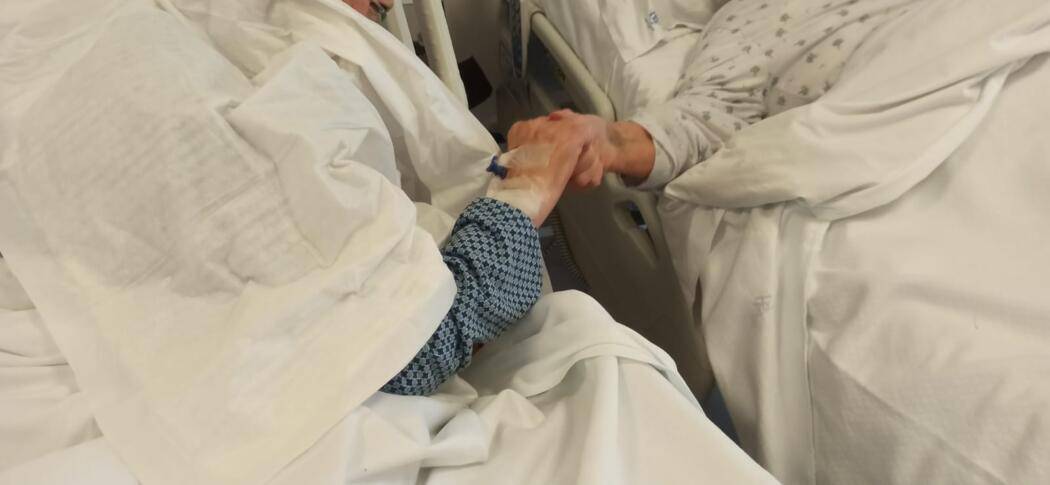 CORONAVIRUS: INSIEME DA 54 ANNI, SI TENGONO PER MANO NEL REPARTO COVID DI ATESSA