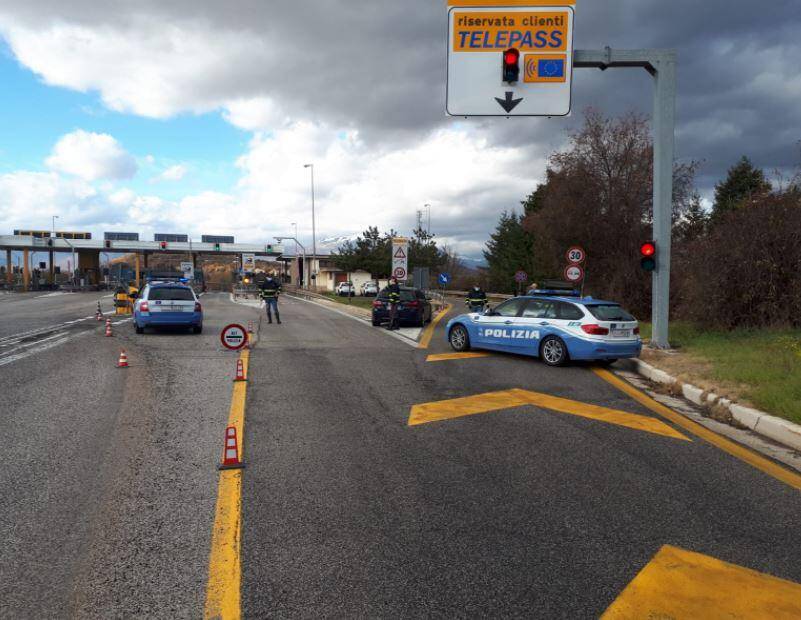 L’AQUILA: BRINDANO IN CENTRO NONOSTANTE ZONA ARANCIONE, NEI GUAI DUE GIOVANI