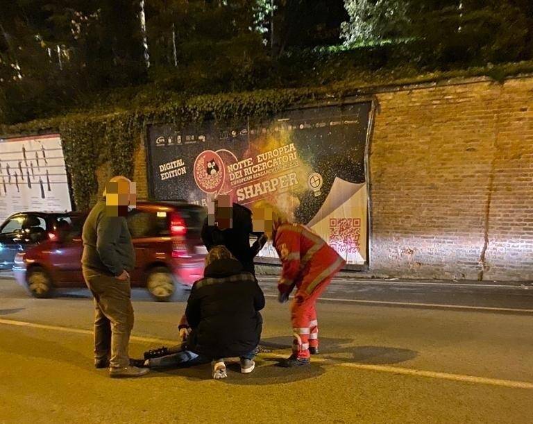 INVESTITA DA SUV MENTRE ATTRAVERSA LA STRADA: DONNA IN OSPEDALE ALL’AQUILA