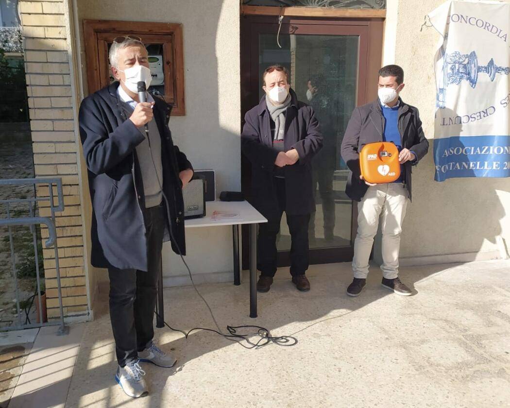 ATRI: ASSOCIAZIONE FONTANELLE 2000 DONA DEFIBRILLATORE