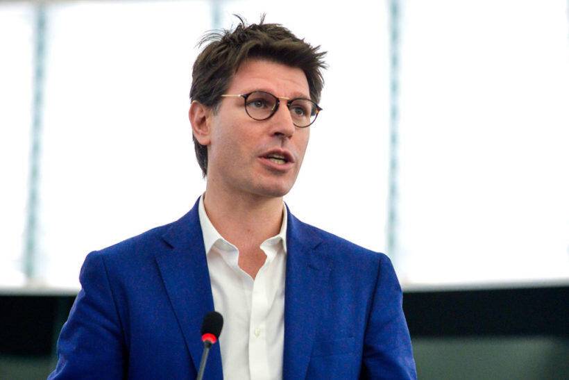 MOVIMENTO 5 STELLE, STRAPPO SUL MES: QUATTRO EUROPARLAMENTARI LASCIANO, C’E’ ANCHE IGNAZIO CORRAO