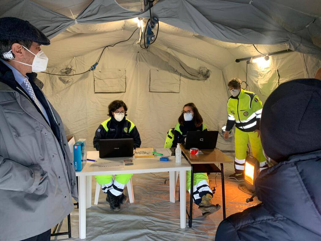 COVID: SCREENING L’AQUILA, MARSILIO IN POSTAZIONE MONTICCHIO, “BUONA RISPOSTA CITTADINI”