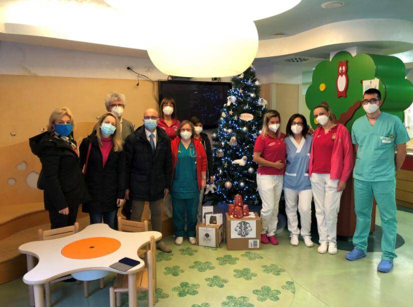 L’AQUILA: PANDORINI E TABLET PER I BAMBINI DEL PRONTO SOCCORSO PEDIATRICO DAL LIONS CLUB
