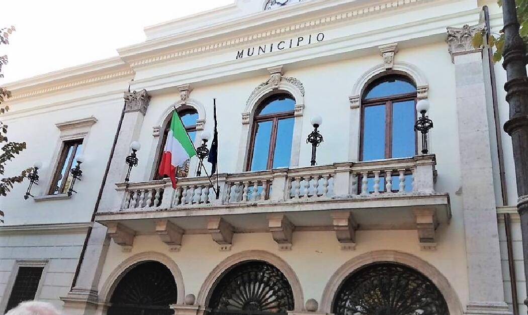 TAGLIACOZZO: ALLA GUIDA DI UN’AUTO RISCHIA DI TRAVOLGERE BANDA E FEDELI IN PROCESSIONE