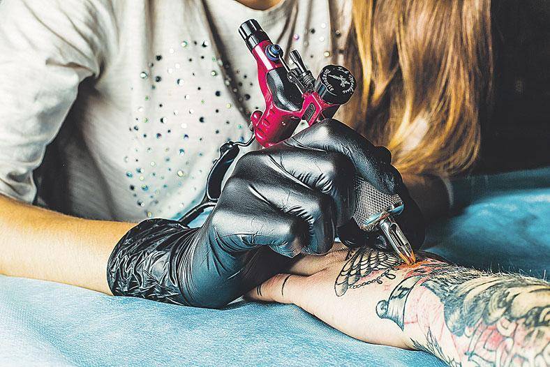 TATUAGGI E PIERCING: APPROVATA LEGGE IN CONSIGLIO REGIONALE
