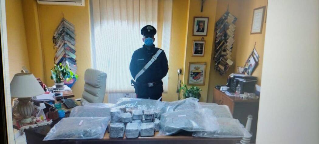NERETO: MAXI-SEQUESTRO DROGA, 26 CHILI IN AUTO DI PREGIUDICATI ALBANESI