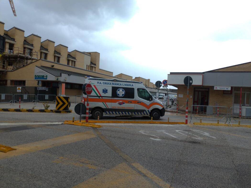 L’AQUILA, MUORE IN OSPEDALE SU UNA BARELLA: DISPOSTA AUTOPSIA, OSPEDALE IN AFFANNO