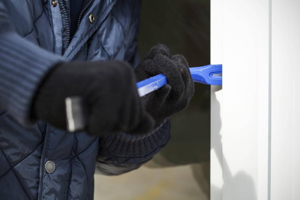 SULMONA: COLPO DA CENTOMILA EURO ALLA VILLA DEL FARMACISTA, RUBATA ANCHE AUTO