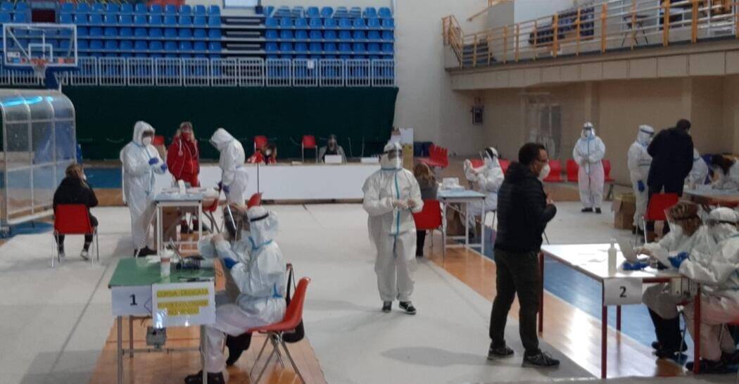 COVID: ABRUZZO RESTA META’ ROSSO E META’ ARANCIONE, VACCINI, CENTROSINISTRA, “ULTIMI IN ITALIA”