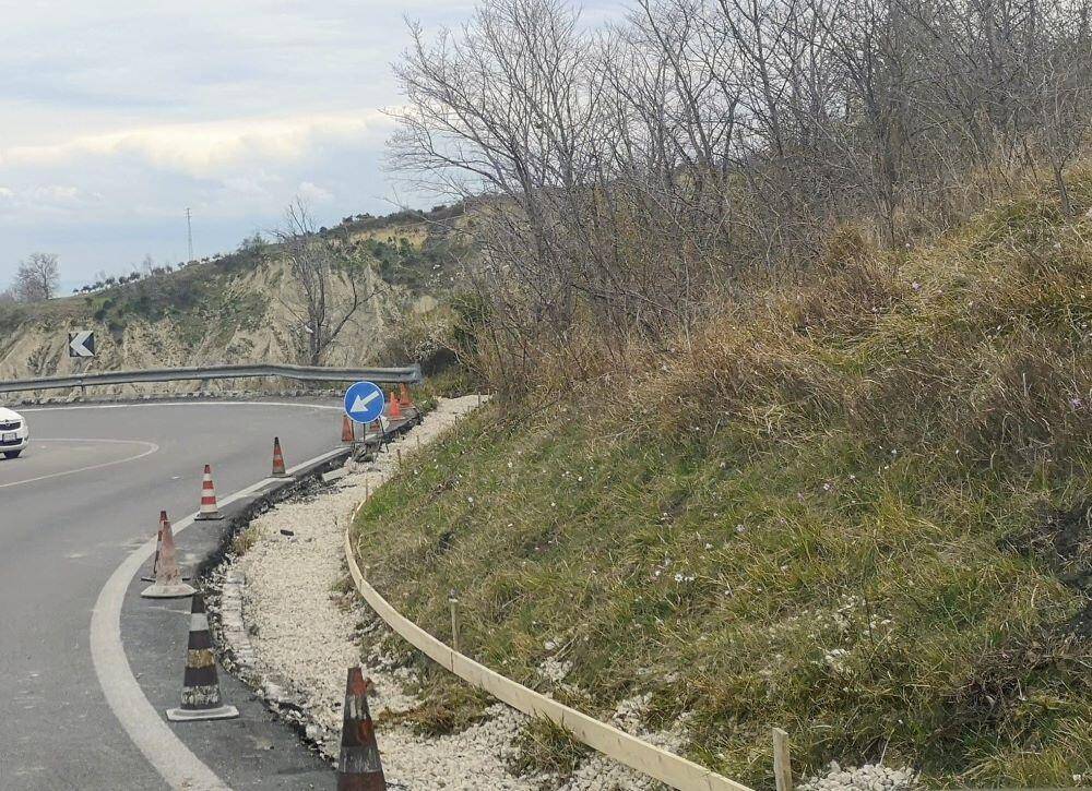 ATRI, IN CORSO LAVORI DI MANUTENZIONE ALLA VIABILITA’ DI COMUNE E FRAZIONI