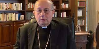 VENERDI’ SANTO CHIETI, MONSIGNOR FORTE PORTERA’ CROCIFISSO DA SOLO