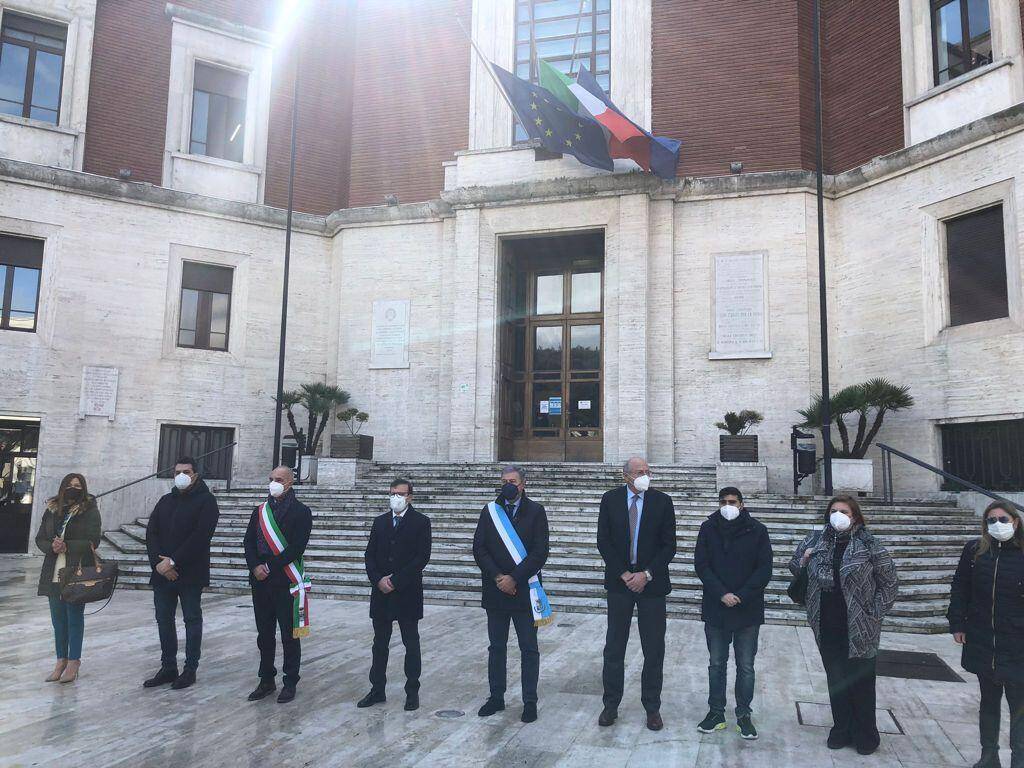 PESCARA, GIORNATA VITTIME DEL COVID: OSSERVATO MINUTO DI RACCOGLIMENTO A PALAZZO DI CITTA’