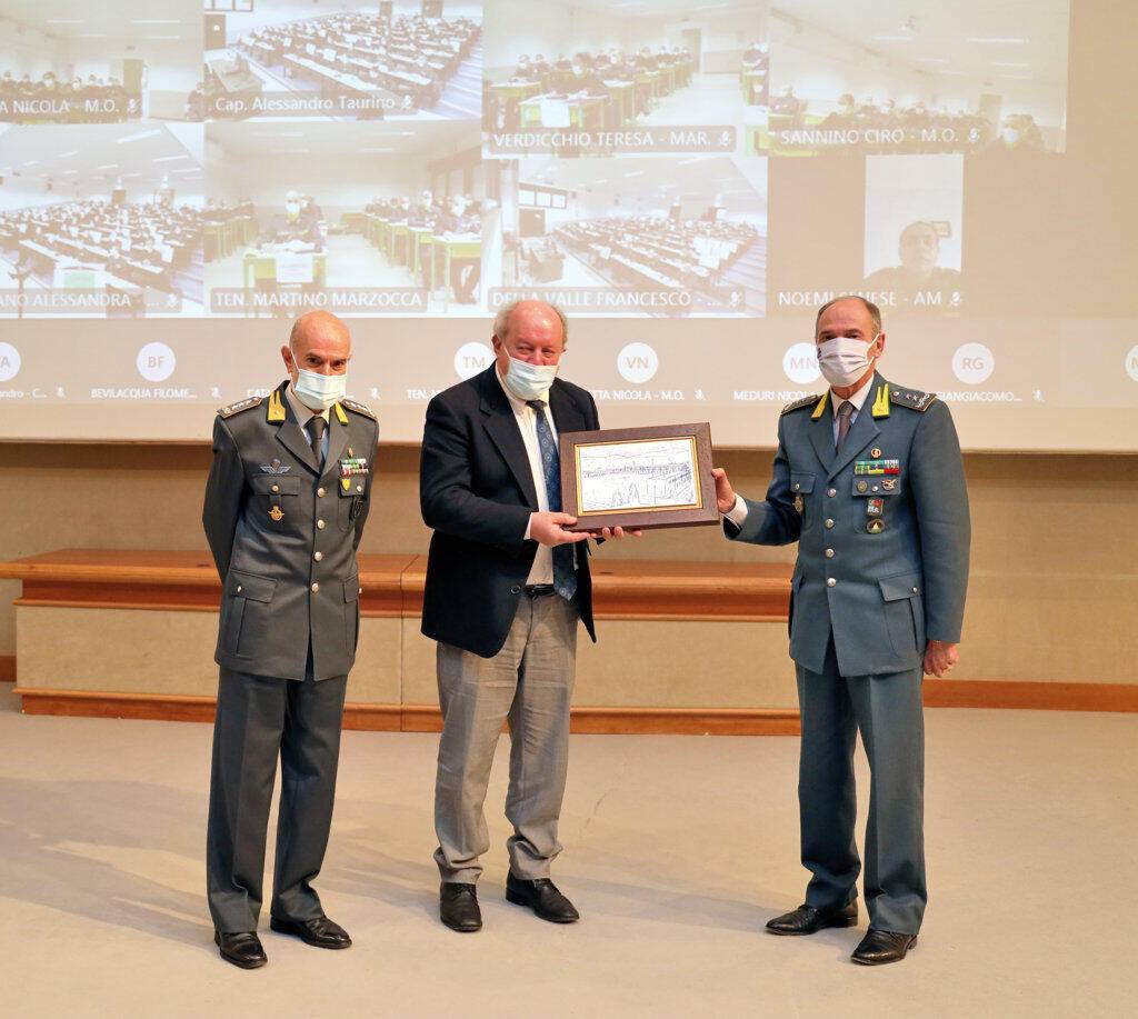 SCUOLA ISPETTORI E SOVRINTENDENTI GDF: RETTORE UNIVAQ INCONTRA ALLIEVI MARESCIALLI DEL 92ESIMO CORSO
