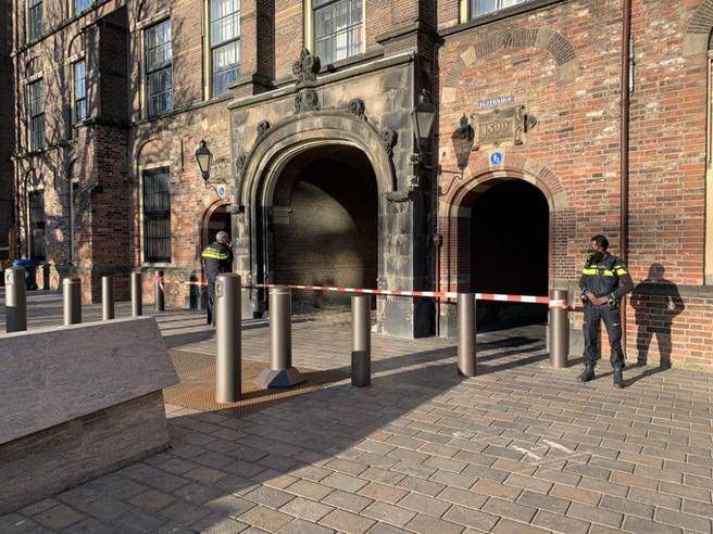 ALLARME BOMBA, EVACUATO PARLAMENTO OLANDESE