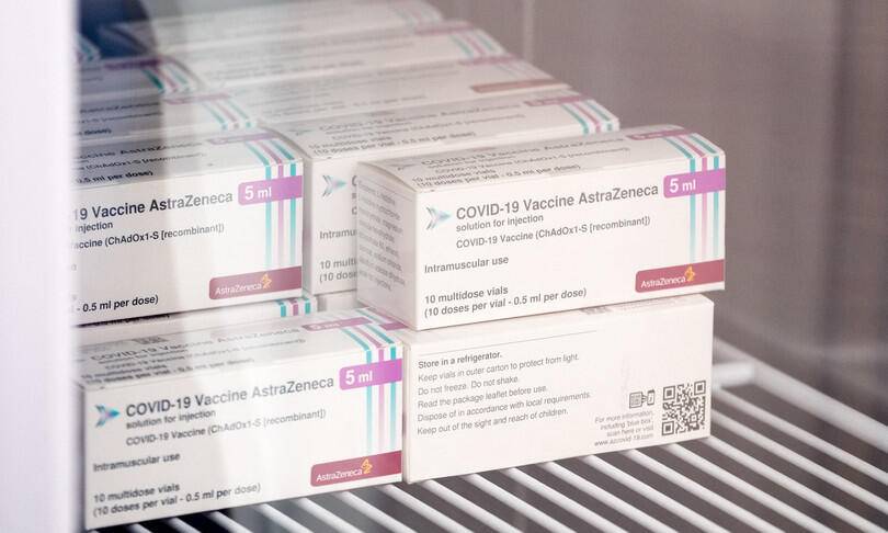 ASTRAZENECA, EMA HA DECISO: “VACCINO SICURO ED EFFICACE, BENEFICI SUPERANO RISCHI”