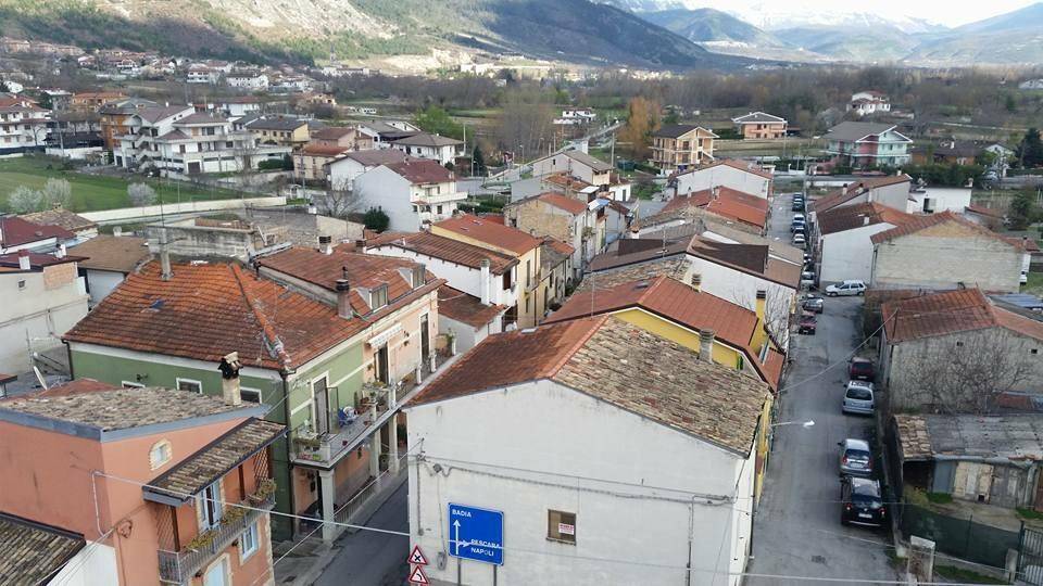 COVID, BAGNATURO DIVISO A META’ TRA ZONA ROSSA E ARANCIONE: “E’ COME A BERLINO”