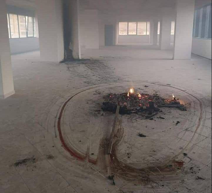 AVEZZANO, CANE SGOZZATO E BRUCIATO NEL NUOVO MUNICIPIO: INDAGINI IN CORSO