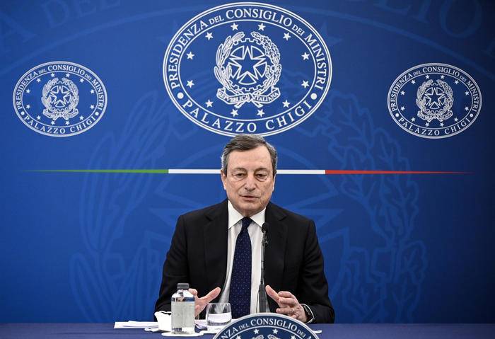 VACCINI COVID, DRAGHI: “OBBLIGO PER SANITARI ARRIVERA’ CON UN DECRETO”, IPOTESI MANSIONI DIVERSE