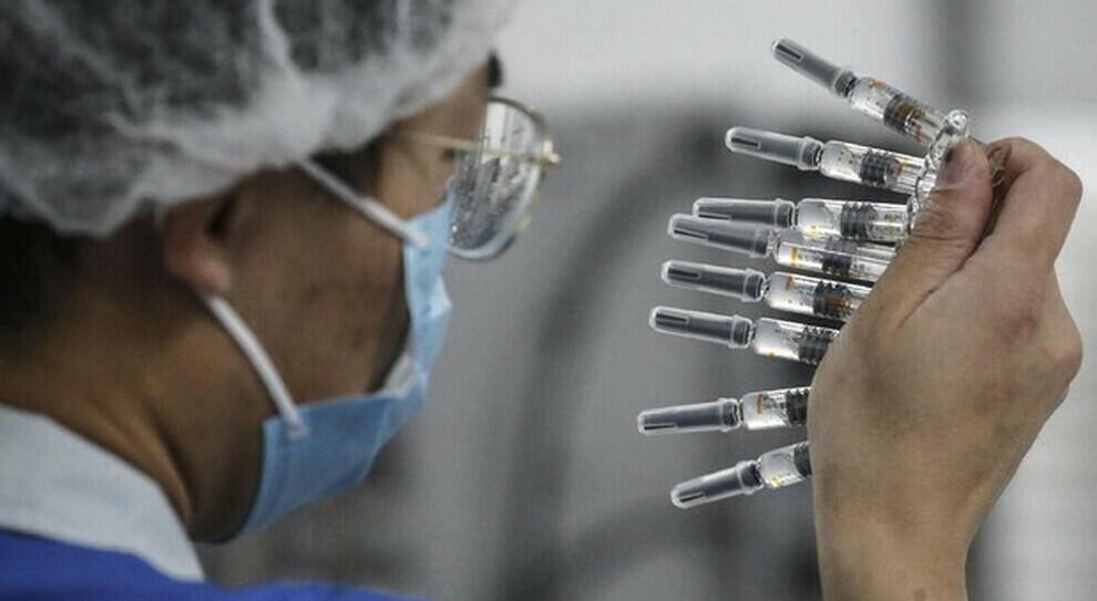 COVID: MONOCLONALI ARMA IN PIU’ ANCHE PER ABRUZZO; VAIA, “85% CONTAGIATI NON ANDRANNO IN OSPEDALE”