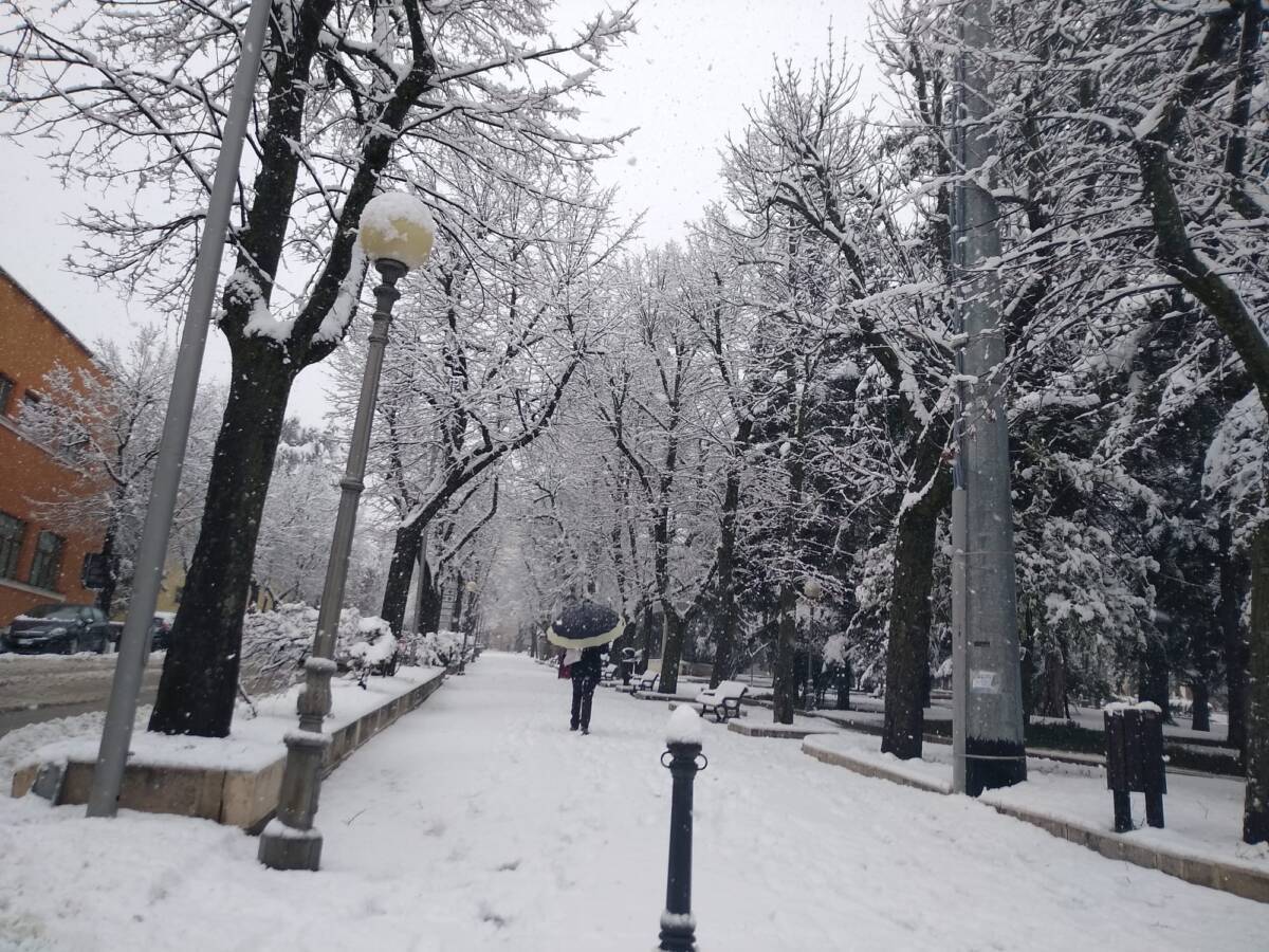 RISCHIO NEVE ALL’AQUILA: IL SINDACO BIONDI HA CHIUSO LE SCUOLE PER LA GIORNATA DI DOMANI