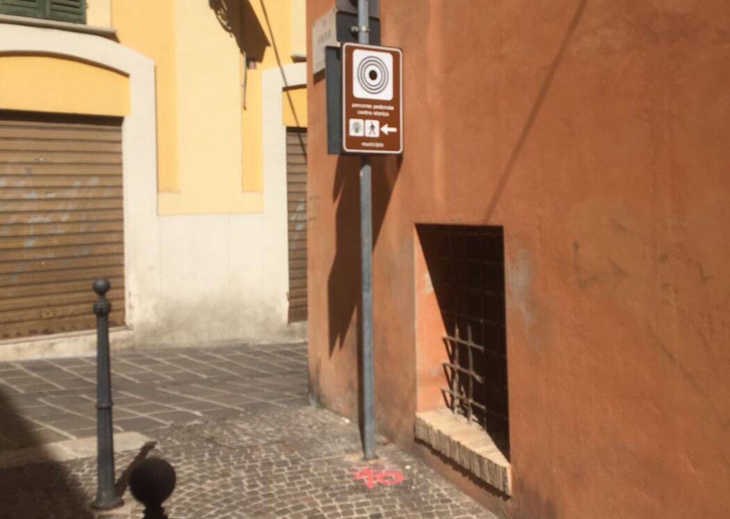 CHIETI, NUOVI CARTELLI SU PERCORSO PEDONALE DA PARCHEGGIO PAPA GIOVANNI XXIII VERSO CENTRO STORICO