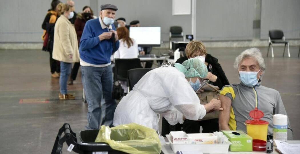COVID: CON VACCINI MENO VITTIME IN RSA. SECONDA DOSE OVER 80, RITARDI ANCHE IN ABRUZZO