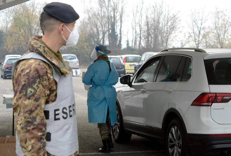 COVID: VACCINI IN AUTO, A MILANO E ROMA ARRIVANO I DRIVE THROUGH