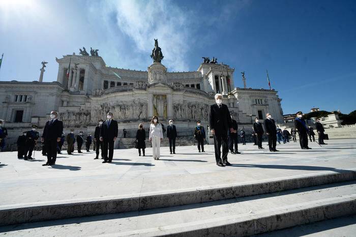 25 APRILE: MONITO MATTARELLA, ‘TUTTI UNITI COME PER LA LIBERAZIONE’, LE CELEBRAZIONI IN ABRUZZO