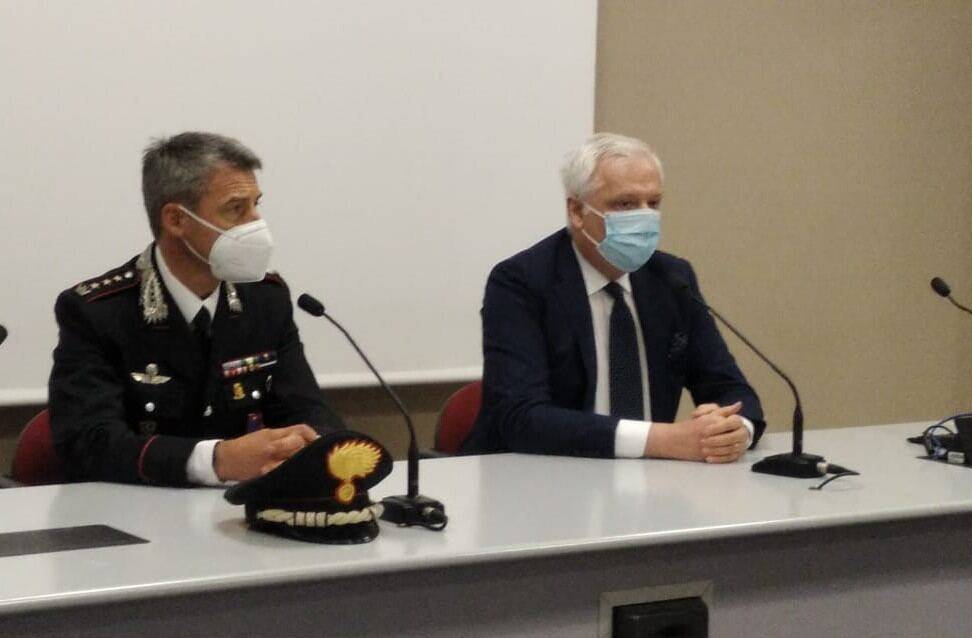 COVID, PRENOTAZIONI VACCINAZIONI: SINERGIA CARABINIERI E ASL L’AQUILA PER AGEVOLARE UTENTI OVER 70