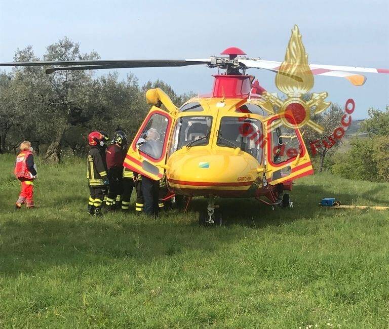 CITTA’ SANT’ANGELO: GAMBA INCASTRATA NEL MOTOCOLTIVATORE, SOCCORSO DA VIGILI DEL FUOCO