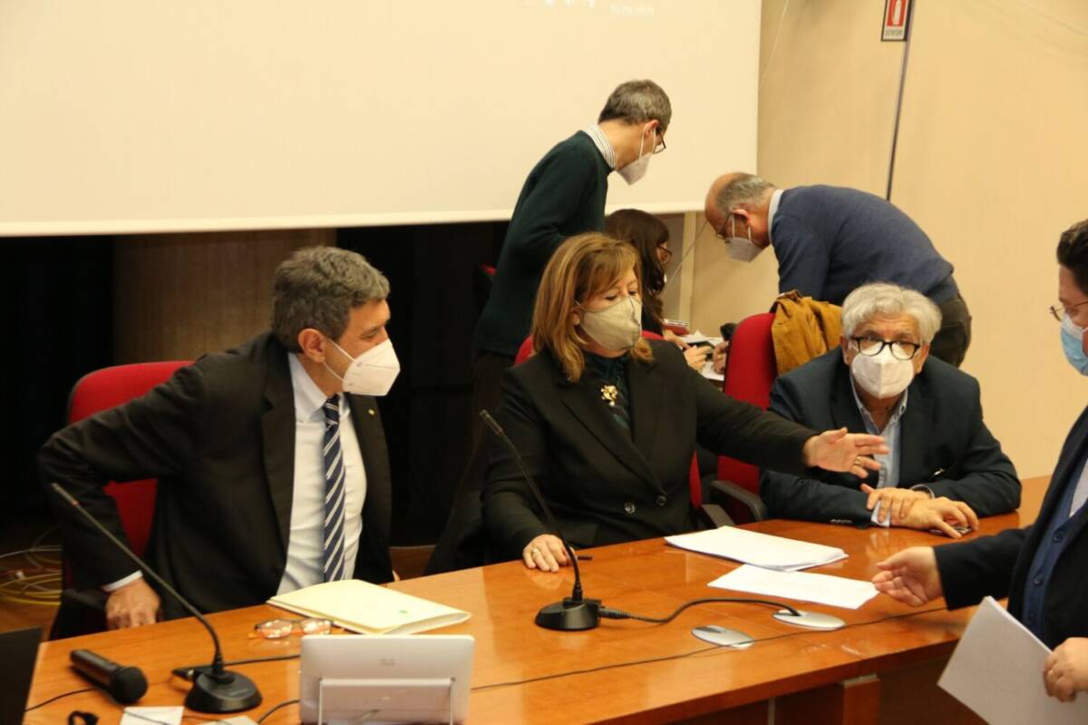 COVID: ABRUZZO ANCORA GIALLO, 2 COMUNI “ROSSI”. IL 7 MAGGIO ARRIVANO FIGLIUOLO E CURCIO