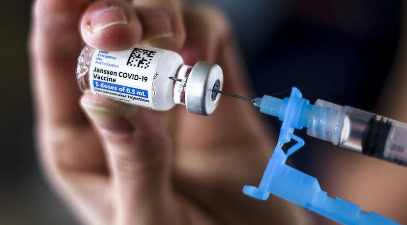 COVID, VACCINO J&J: VERSO USO PREFERENZIALE PER GLI OVER 60