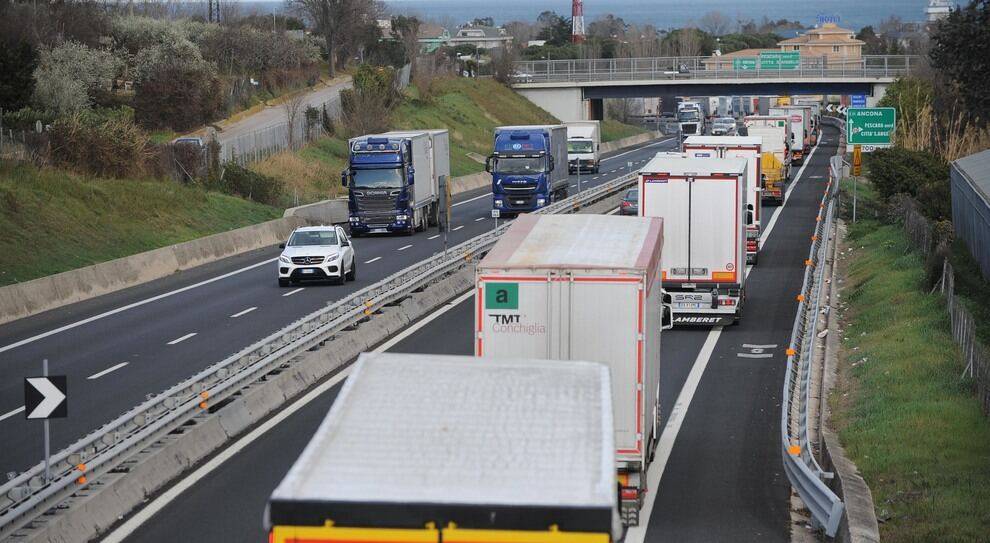 A14: ANCORA LAVORI NELLE GALLERIE, CODE E RALLENTAMENTI