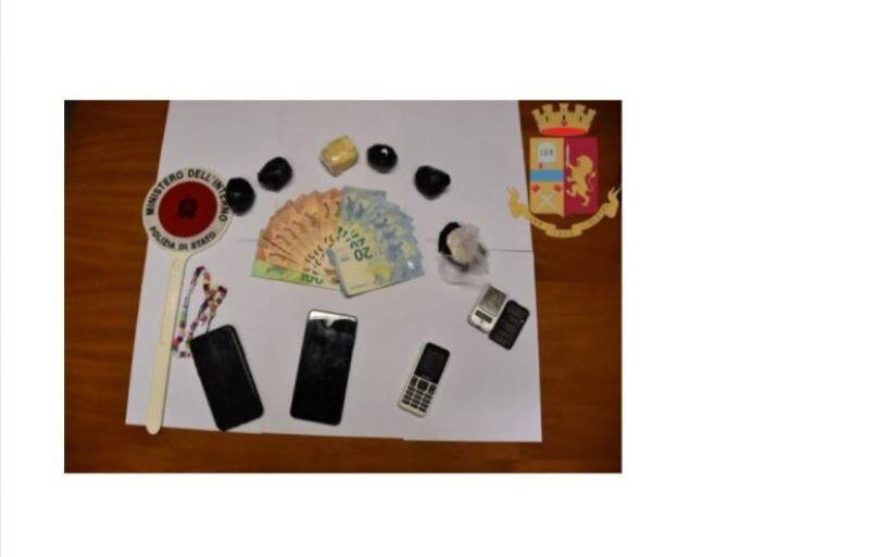 QUASI DUE ETTI DI COCAINA IN CASA, ARRESTATA 47ENNE DI MARTINSICURO