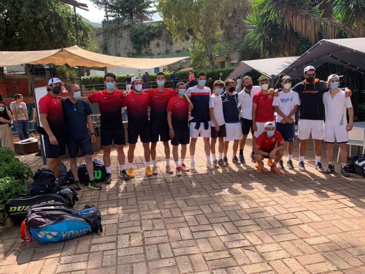 TENNIS L’AQUILA, QUINTA VITTORIA CONSECUTIVA: IL CT “PEPPE VERNA” VOLA IN SERIE B1
