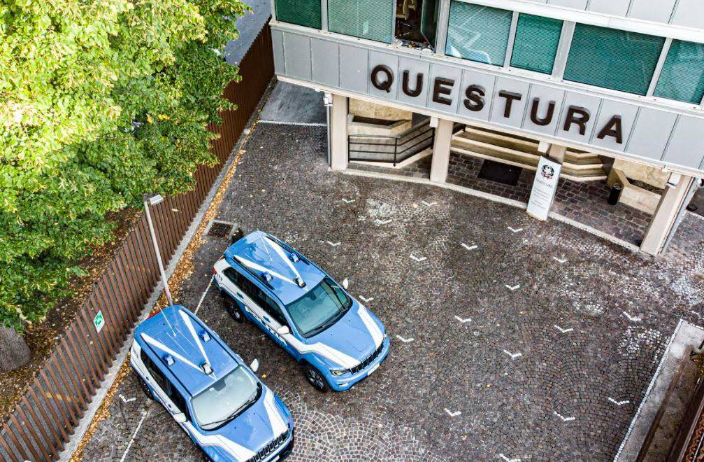 RISSE NEL CENTRO STORICO DELL’AQUILA: DISPOSTI DAL QUESTORE QUATTRO DACUR E UN FOGLIO DI VIA