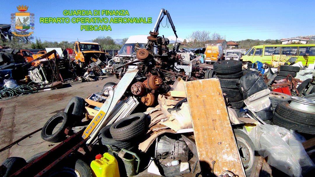 MONTESILVANO: FINANZIERI SCOPRONO DISCARICA ABUSIVA DI RIFIUTI SPECIALI