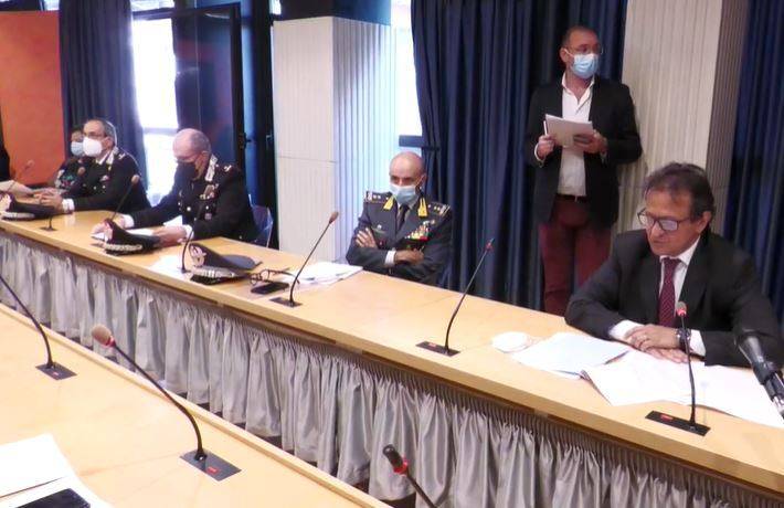 SICUREZZA SUI TRENI ABRUZZESI: TRASPORTO GRATUITO PER FORZE DELL’ORDINE, FIRMATO PROTOCOLLO D’INTESA
