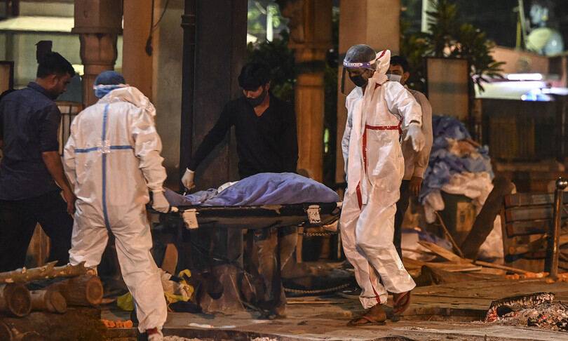 COVID: CATASTROFE INDIA, IN UN GIORNO 400MILA CONTAGI E 3.689 MORTI