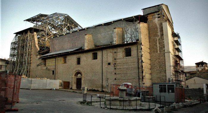 SISMA 2009: BIONDI CONSEGNA DOSSIER RICOSTRUZIONE BENI MONUMENTALI A FRANCESCHINI