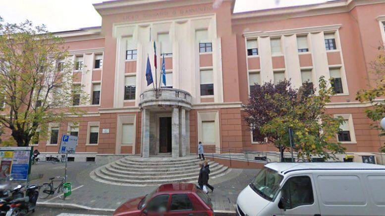 PESCARA: RAID VANDALICO E VIDEO VIRALE AL LICEO CLASSICO, INDIVIDUATI I RESPONSABILI