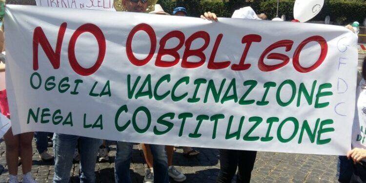 COVID: MANIFESTAZIONE A PESCARA DI LIBERIAMO L’ITALIA, 30 SANZIONI E 61ENNE DENUNCIATO