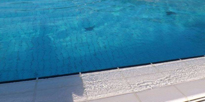 BIMBO MORTO IN PISCINA A CITTA’ SANT’ANGELO, INDAGATI I GENITORI