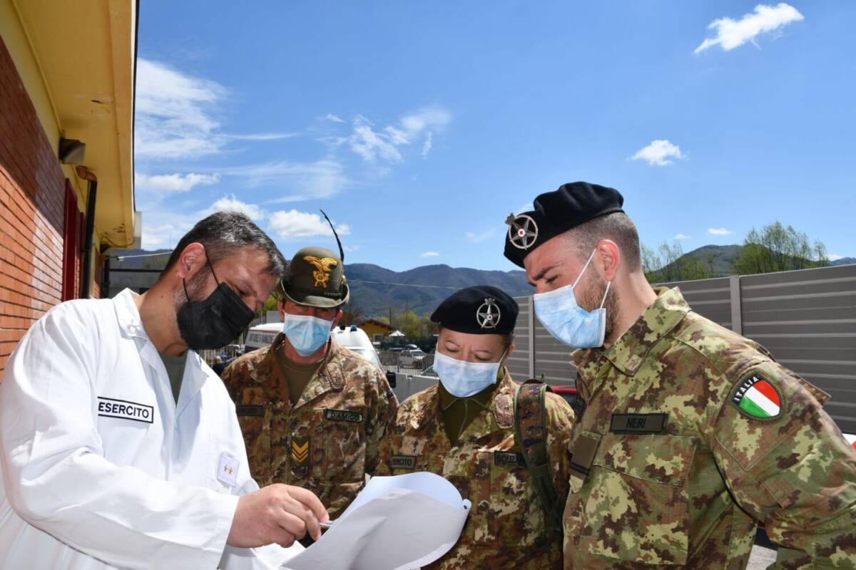 COVID L’AQUILA, OPERATIVO TEAM MOBILE DELL’ESERCITO PER LE VACCINAZIONI