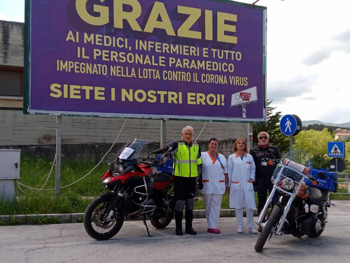 COVID, VACCINI L’AQUILA: VOLONTARI “ANGELI IN MOTO” CONSEGNANO DOSI A BAZZANO E SAN VITTORINO