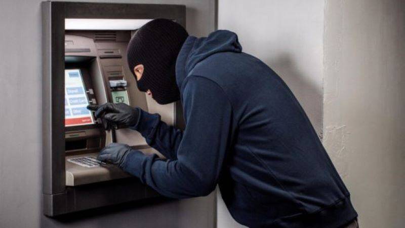 CAPISTRELLO, TENTANO DI ASSALTARE BANCOMAT MA FUGGONO SENZA SOLDI. E’ LA SECONDA VOLTA IN UN MESE