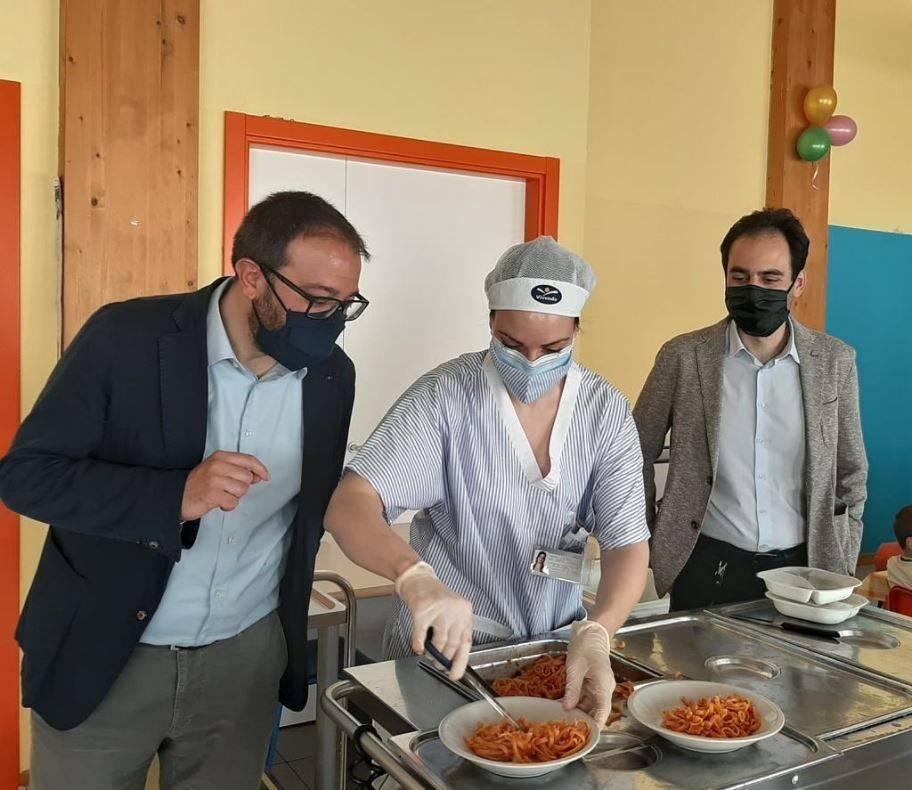 L’AQUILA, NELLE SCUOLE DELL’INFANZIA AL VIA SPERIMENTAZIONE DEL NUOVO SERVIZIO MENSA “PLASTIC FREE”