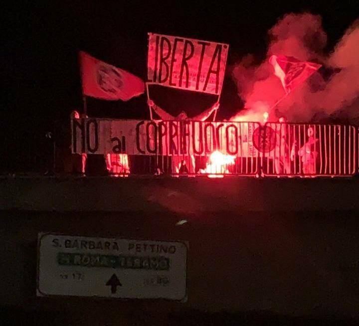 L’AQUILA, AZIONE NOTTURNA DI CASAPOUND: “NO AL COPRIFUOCO!”