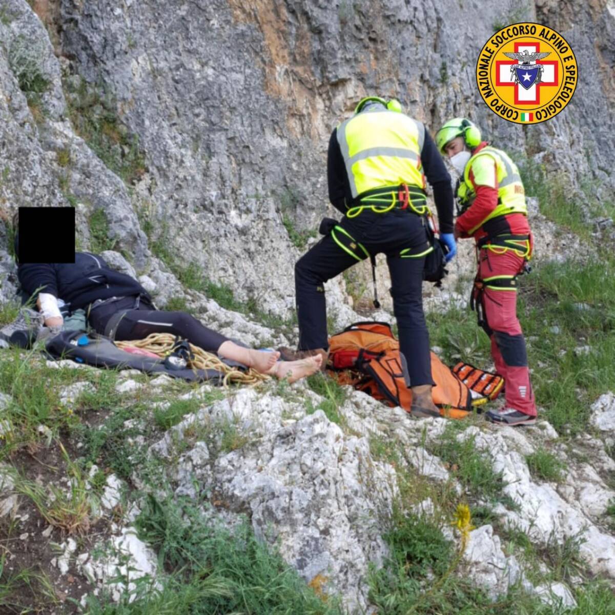 GOLE DELL’ALENTO, SCIVOLA E SI FRATTURA UNA CAVIGLIA: SOCCORSA ESCURSIONISTA